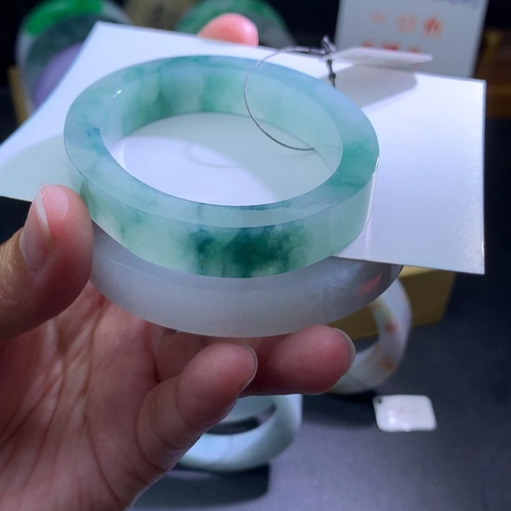 定制翡翠未镶嵌翡翠手镯