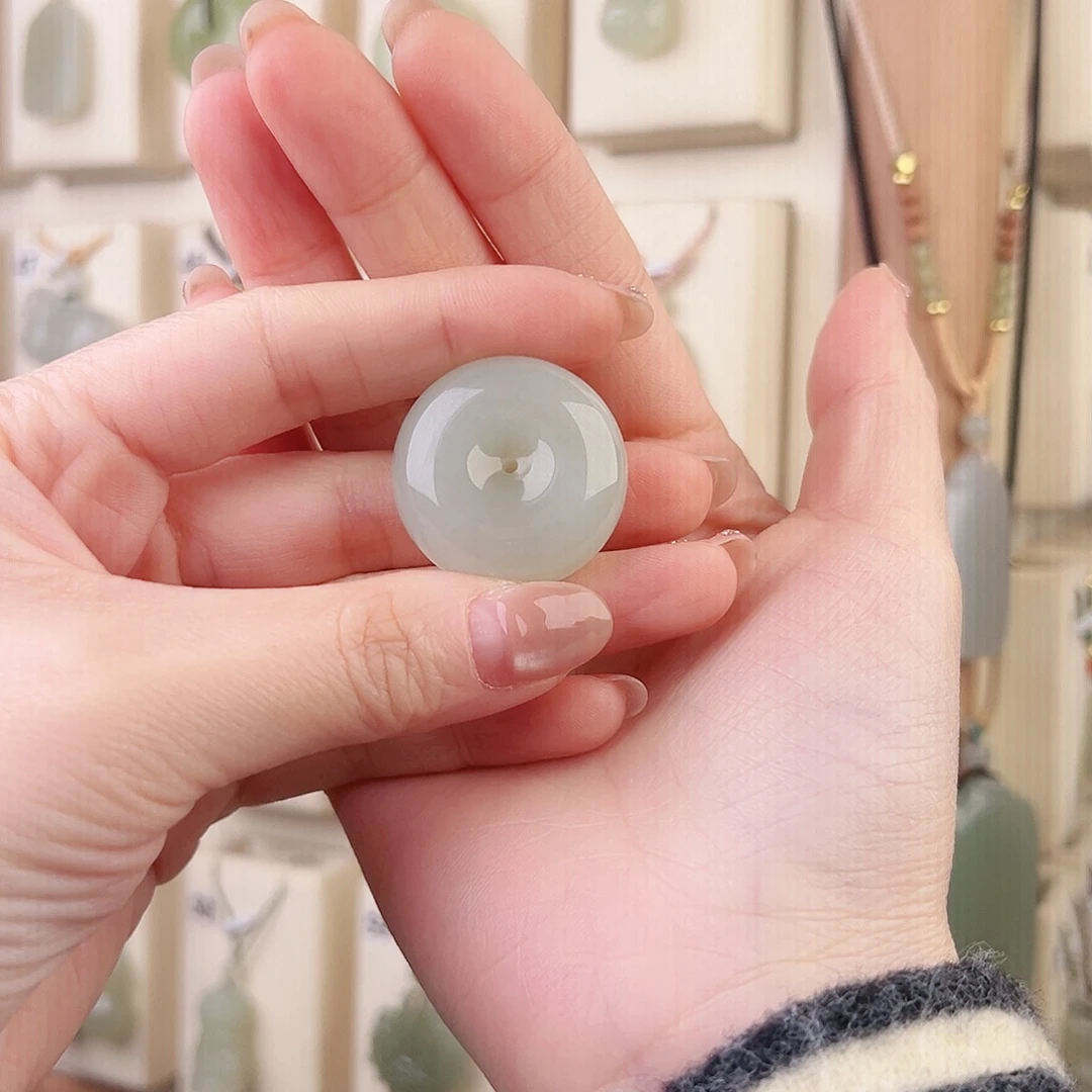 ****空和田玉未镶嵌颈饰