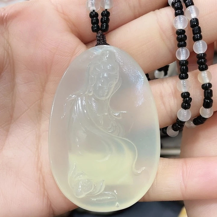 透闪石质玉未镶嵌颈饰