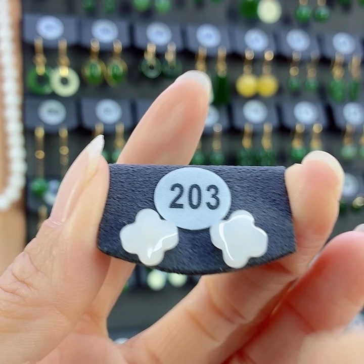 和田玉18K金镶嵌耳饰