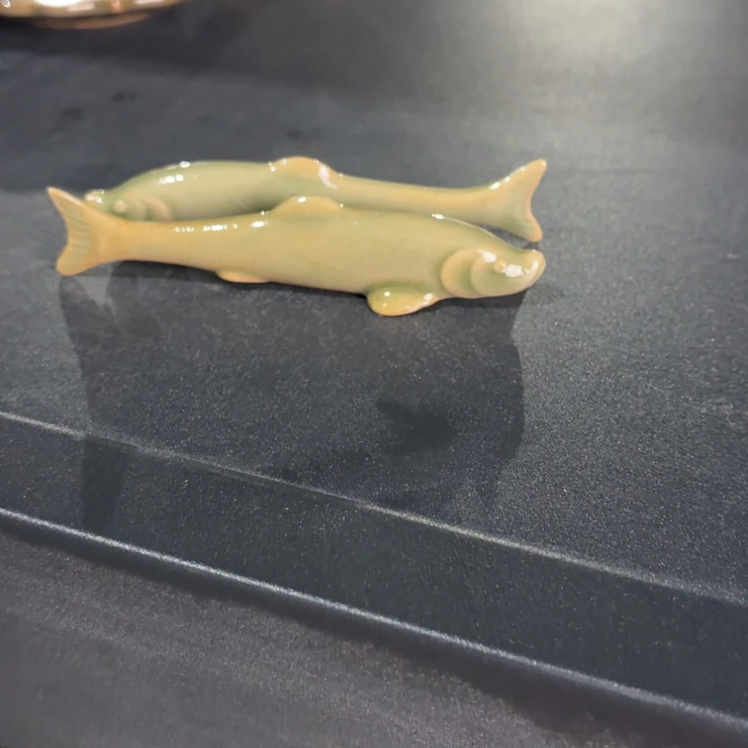 橄榄青釉微瑕小鱼2个