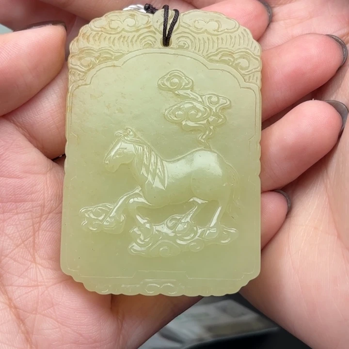 颈饰未镶嵌和田玉散**人