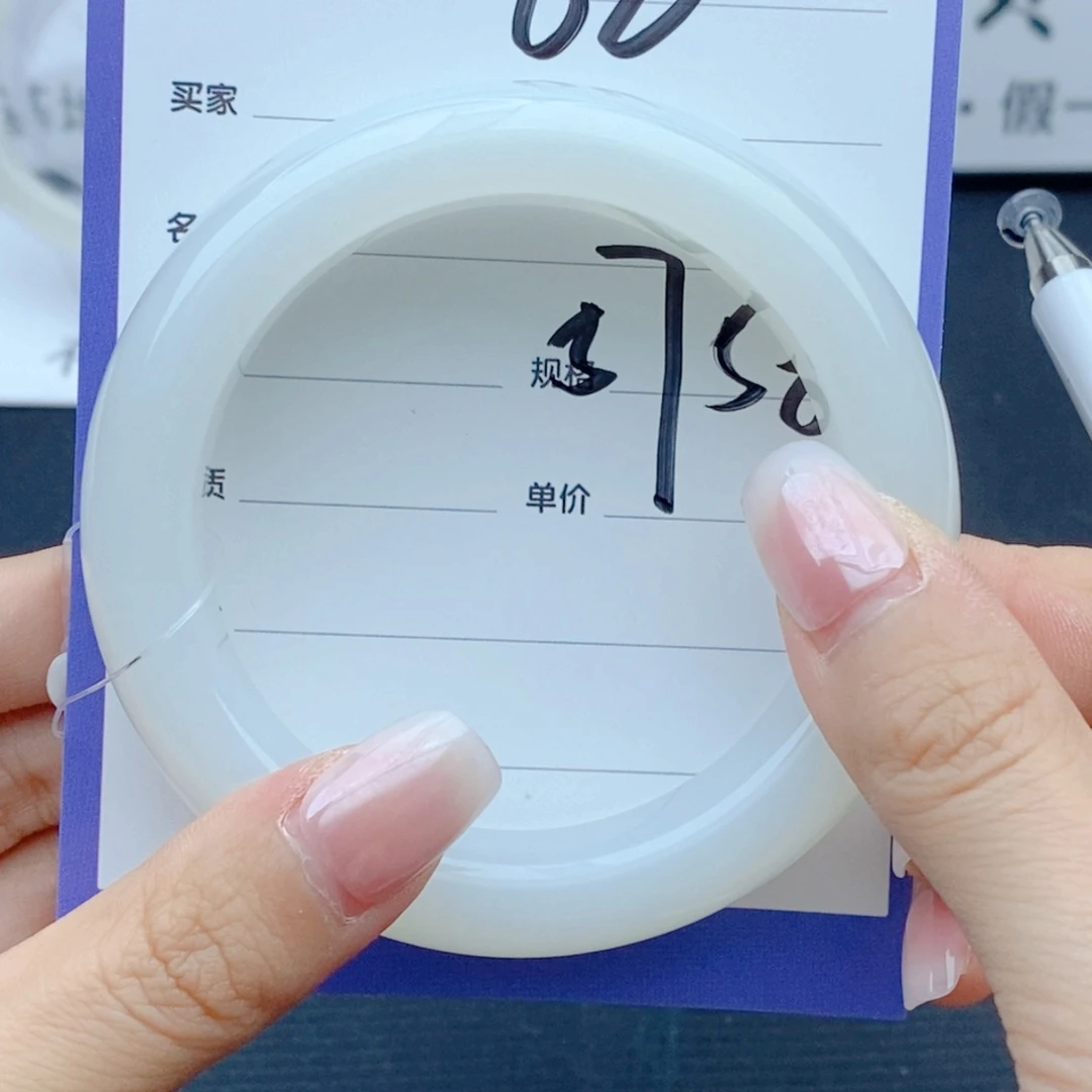 悠****未镶嵌手镯和田玉