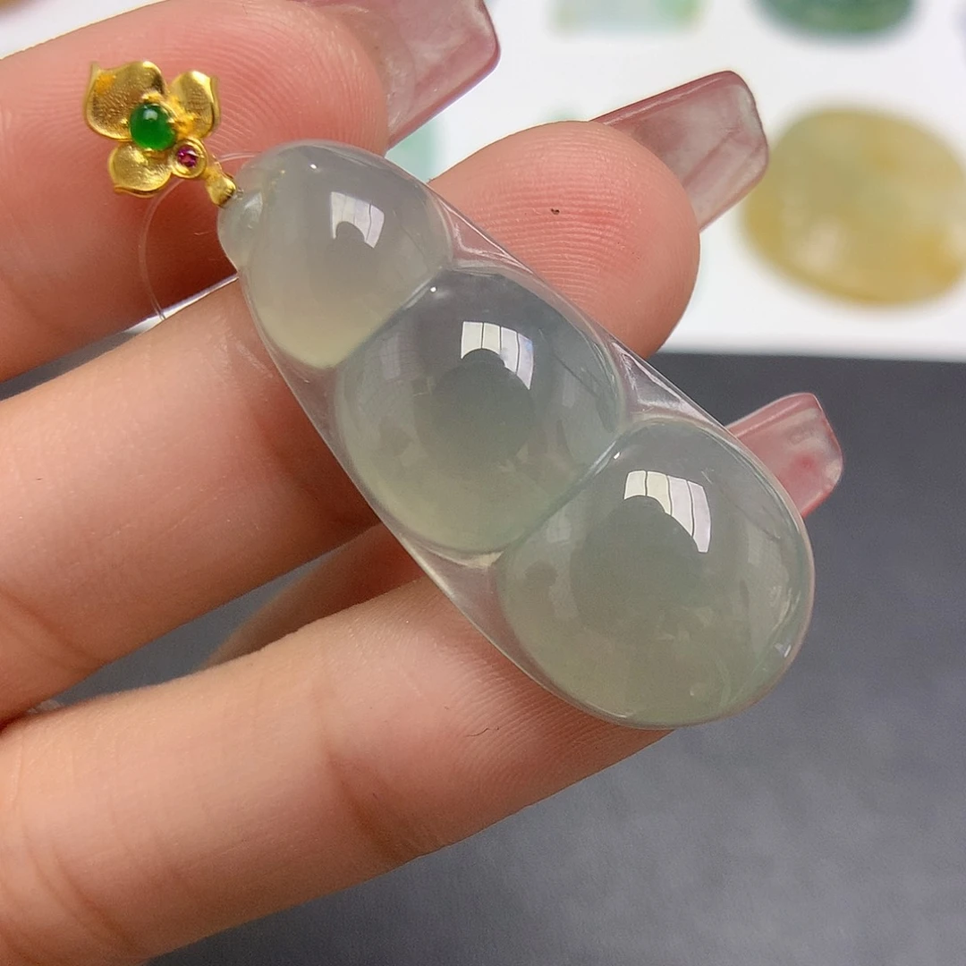 翡翠颈饰18K金镶嵌福豆