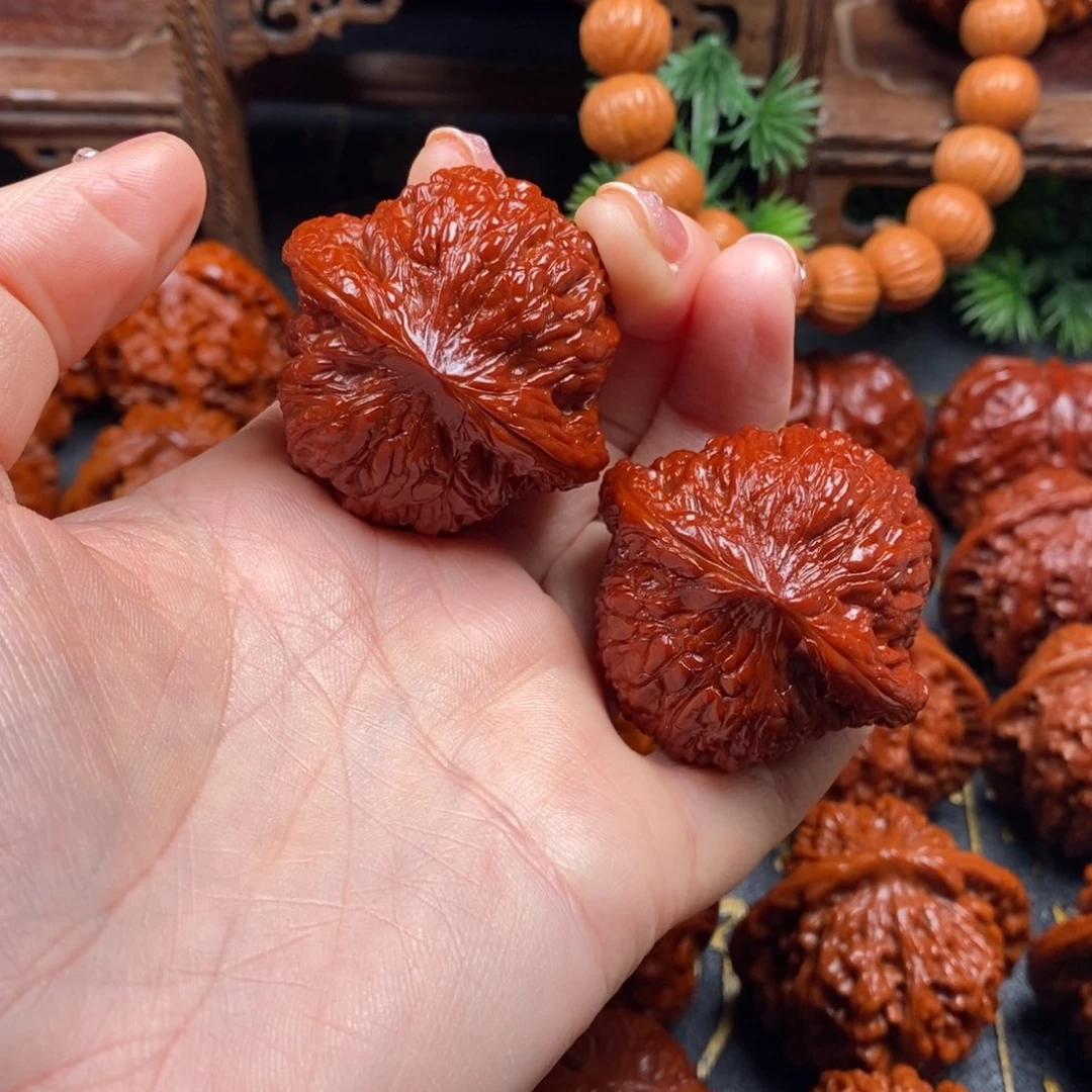 小***e文玩核桃吊坠绣球a小