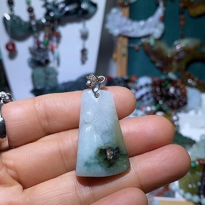 翡翠未镶嵌吊坠(赠链)