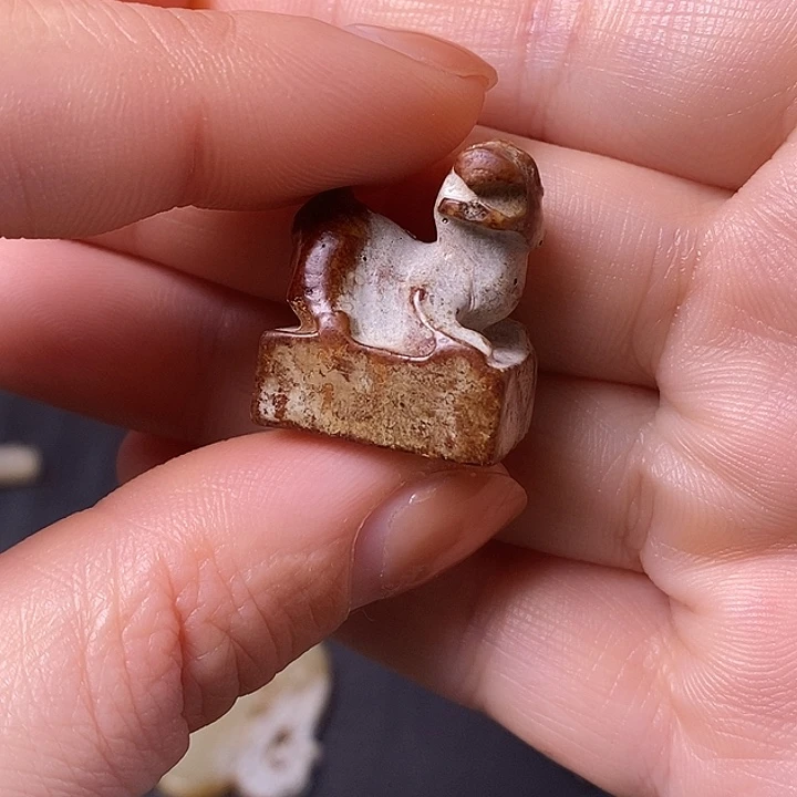 和田玉（糖玉）车挂未镶嵌胡***行