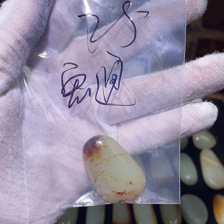 宏***窗和田玉（糖玉）未镶嵌挂件