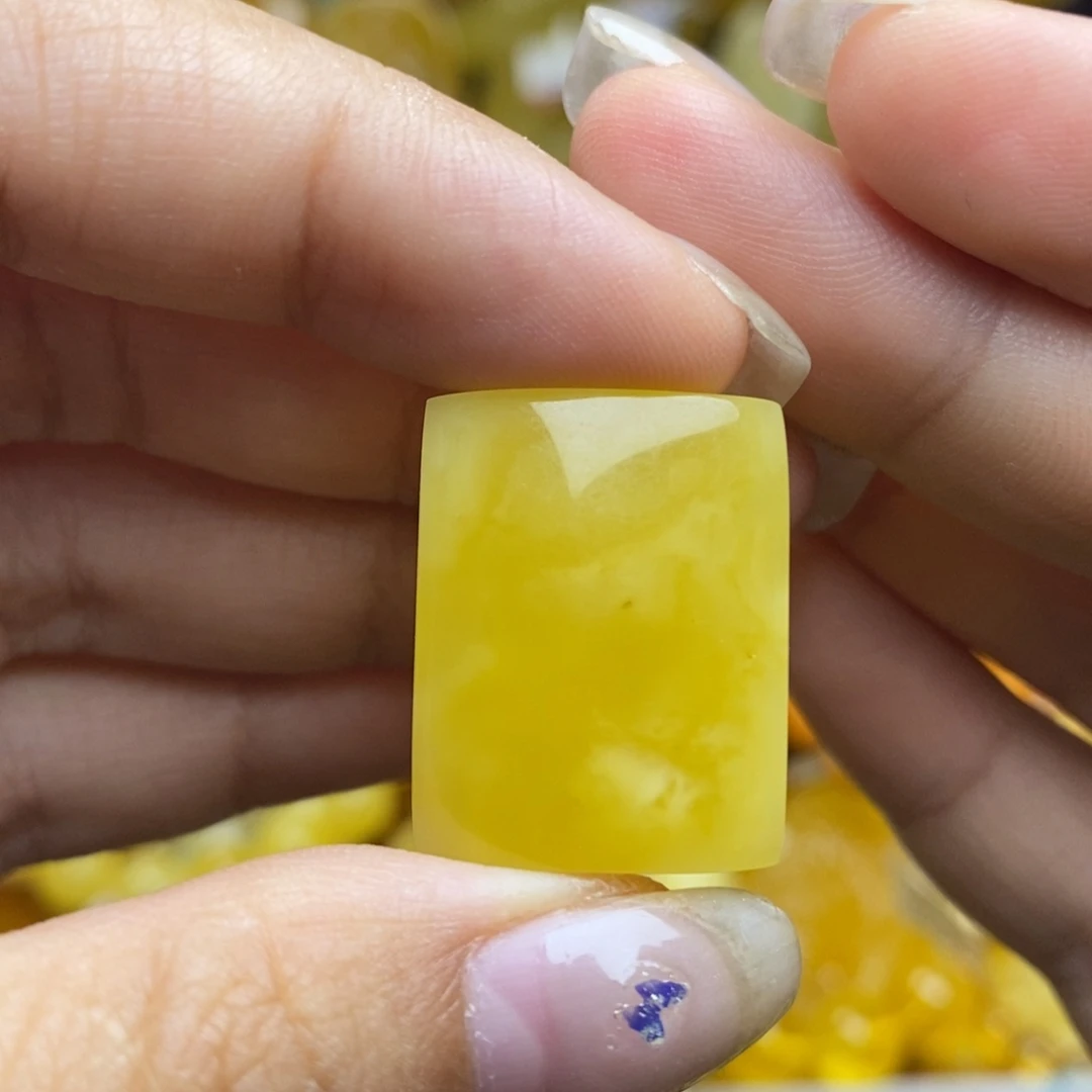 未镶嵌琥珀珠宝奇石