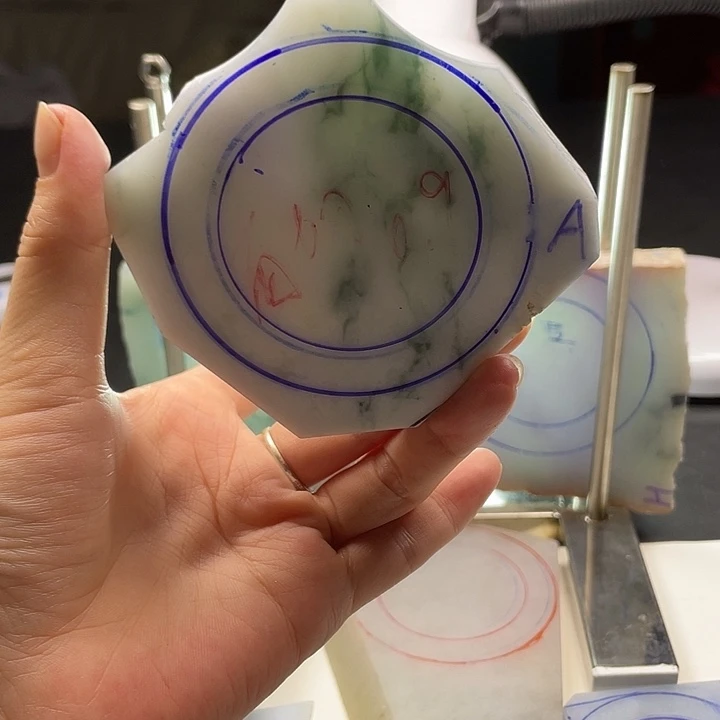 刘***珊定制翡翠未镶嵌翡翠手镯