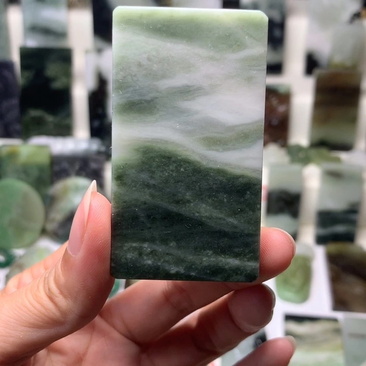 独山玉未镶嵌颈饰