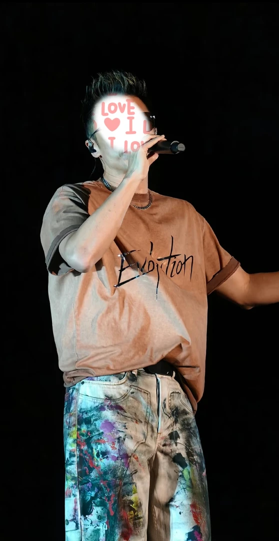 现货“谢霆锋重庆演唱会款”热卖款重工水洗渐变T恤