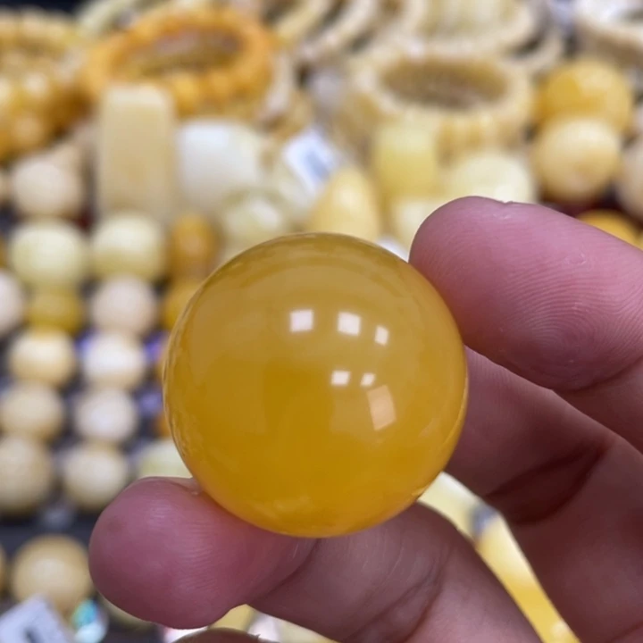 蜜蜡未镶嵌裸石25.2mm焦皮 气泡