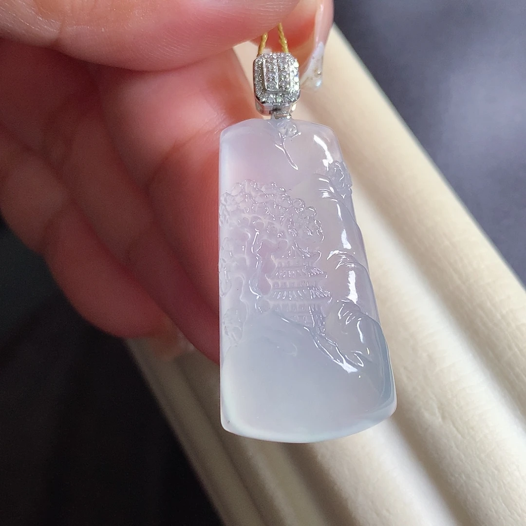 翡翠18K金镶嵌颈饰山水牌