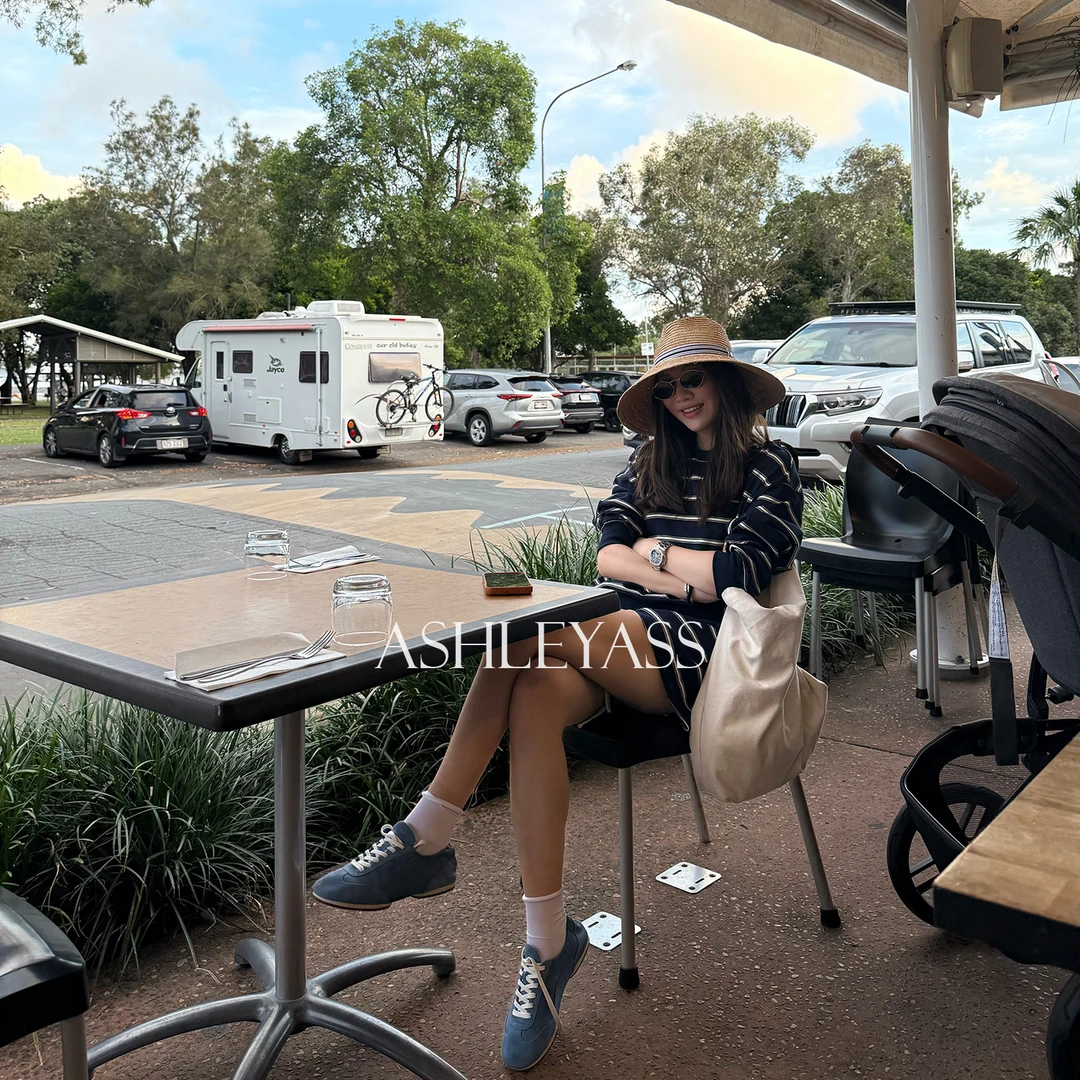 【ASHLEYASS】“海滩”蓝白条纹字母绣花点缀宽松落肩卫衣LSS250087R