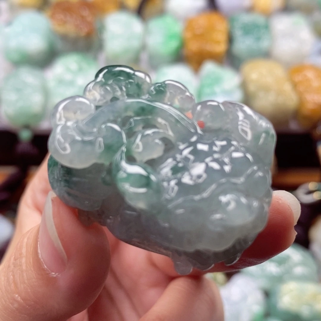 翡翠未镶嵌颈饰貔貅