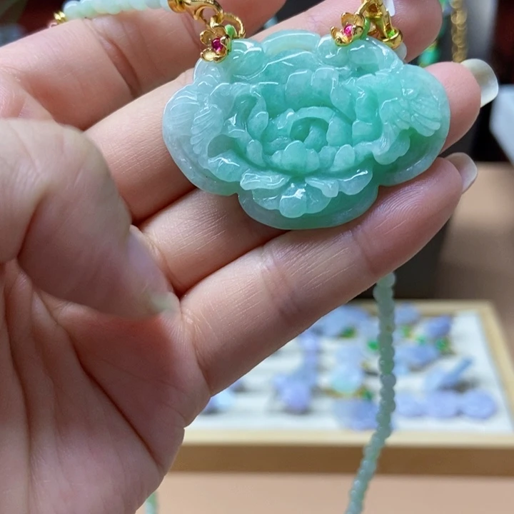 翡翠未镶嵌颈饰吊坠