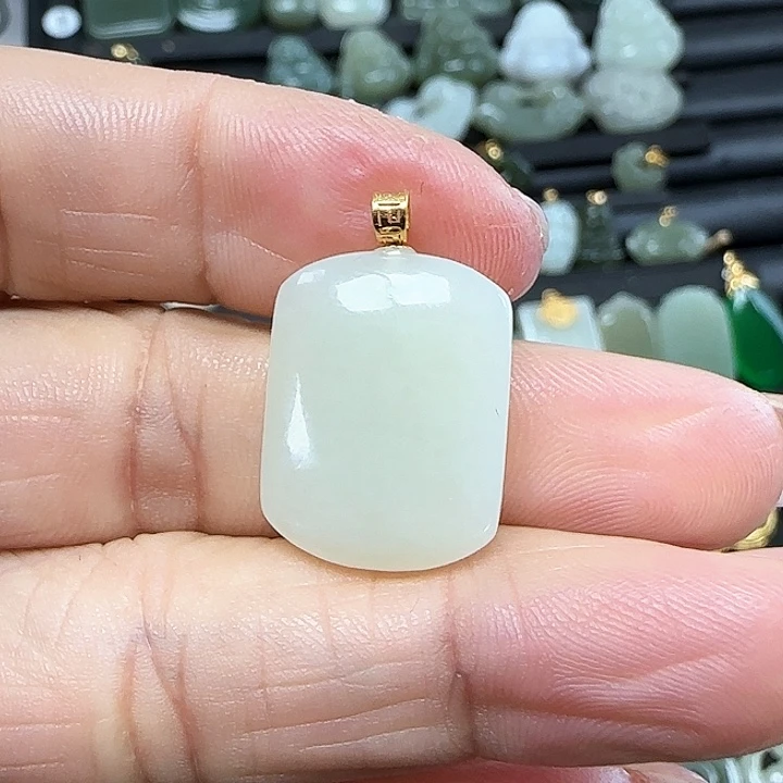 和田玉吊坠(不含链)18K金镶嵌墨*