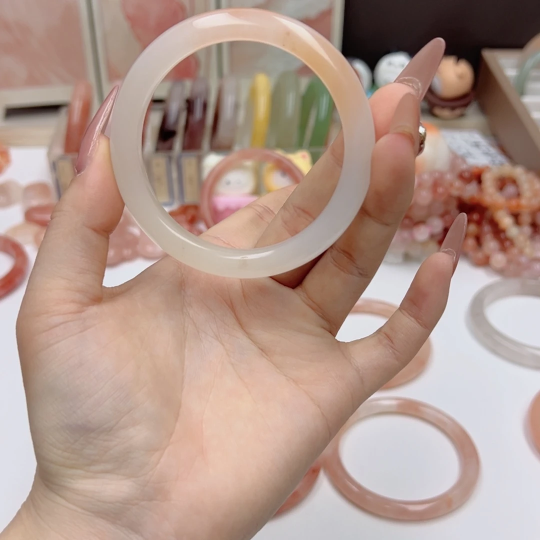 朱***杰石英质玉未镶嵌手镯