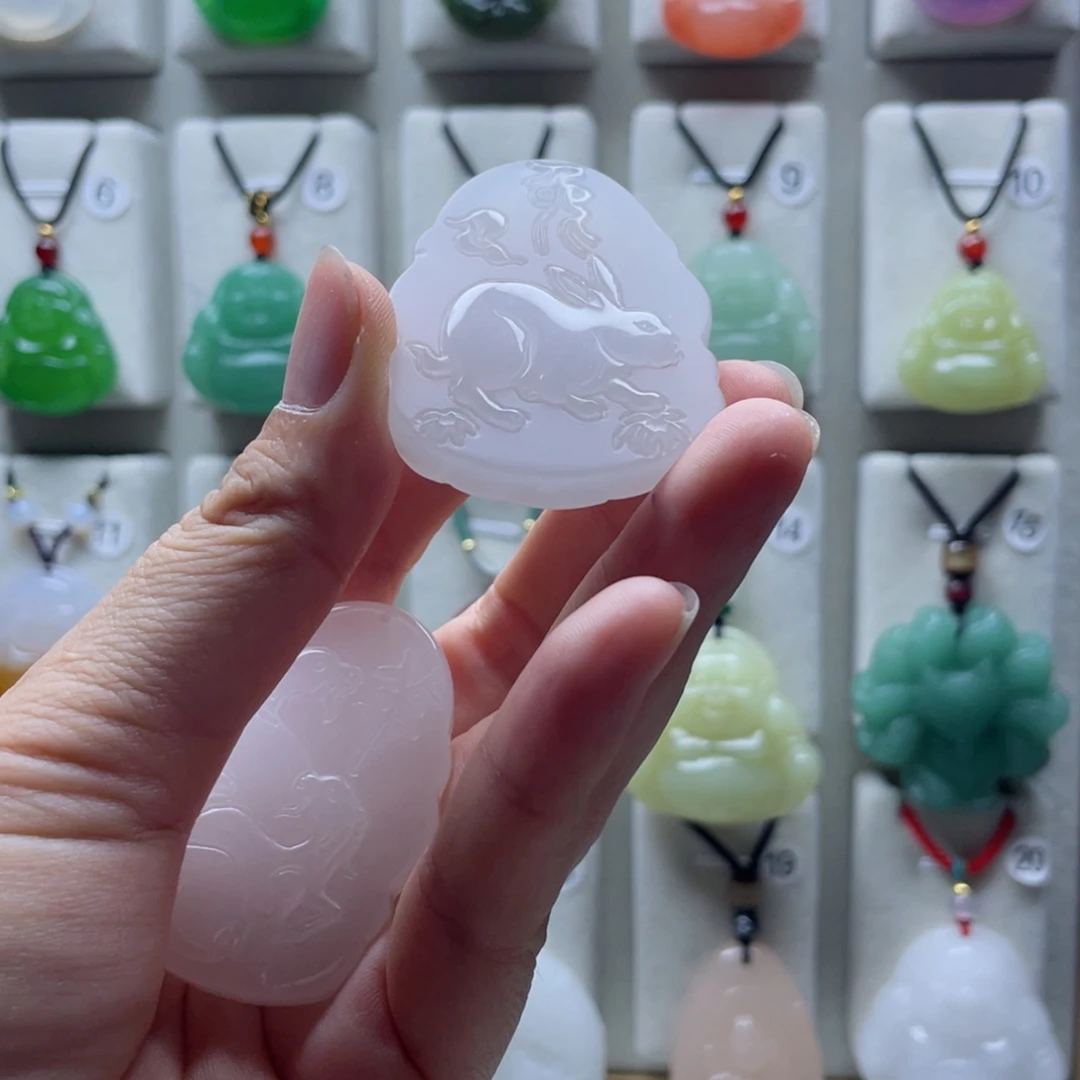 石英质玉（金丝玉）未镶嵌颈饰