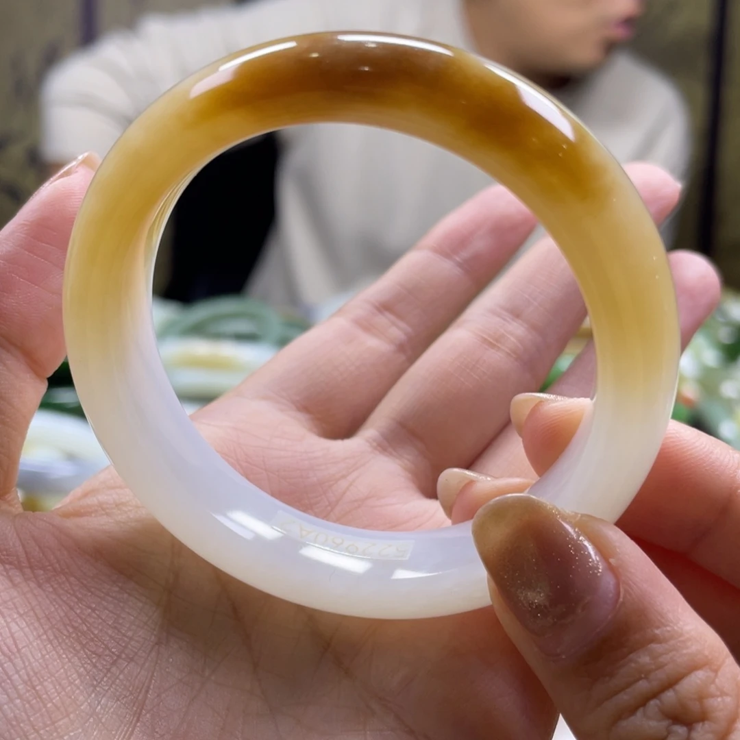 和田玉未镶嵌手镯52圈