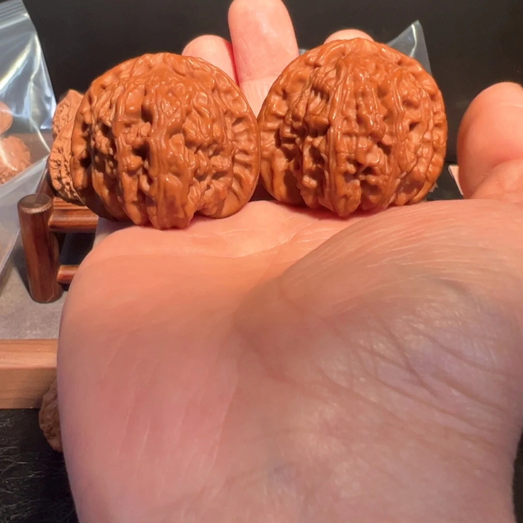 与***行文玩核桃吊坠全品白狮子