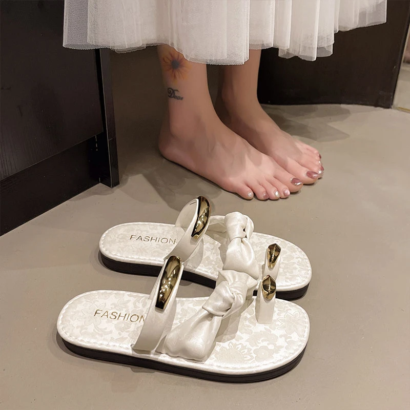 法式小众高级感平底拖鞋女外穿2025夏季新款时尚休闲套趾沙滩凉拖