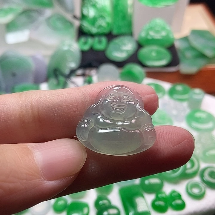 翡翠未镶嵌颈饰佛公