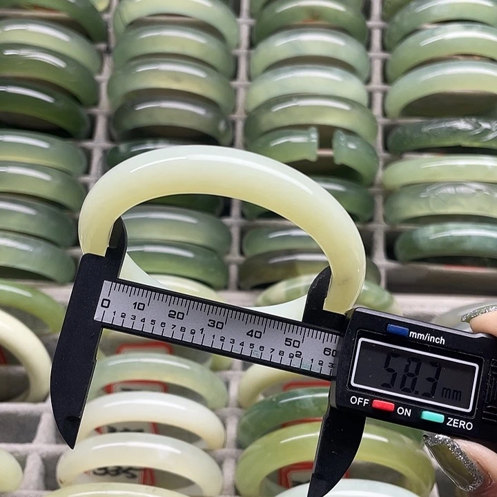 蛇纹石玉未镶嵌手镯324