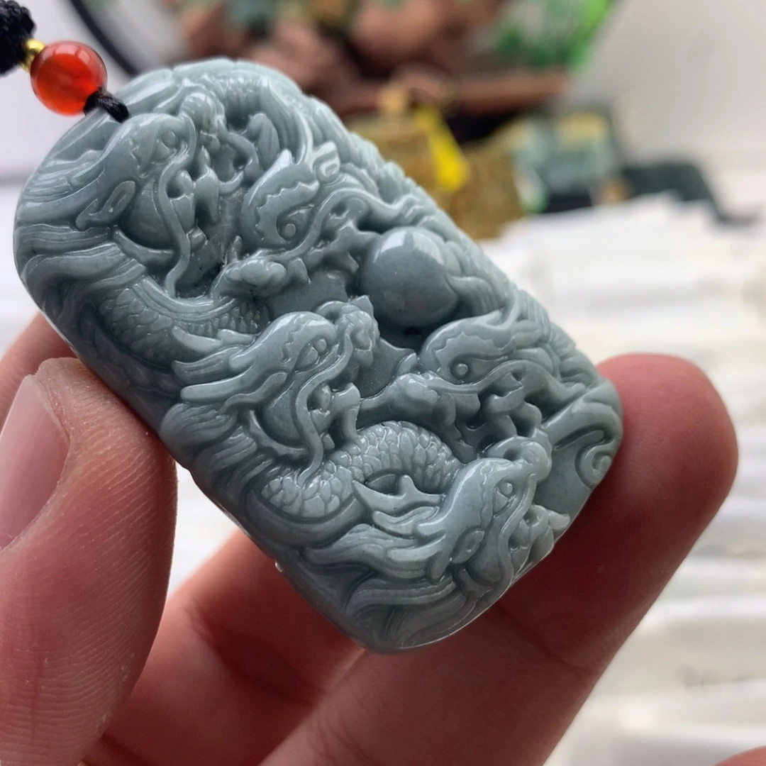 颈饰未镶嵌翡翠龙牌