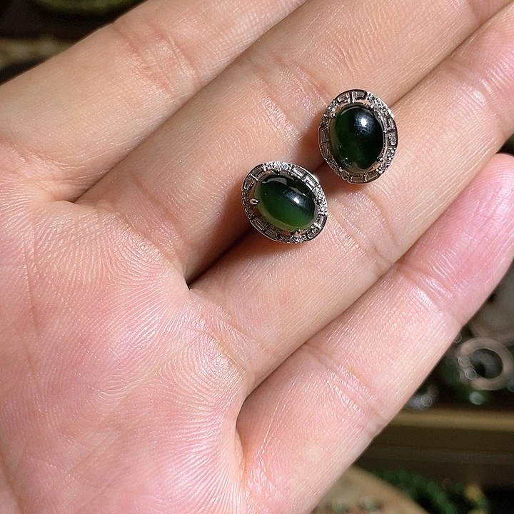 【闪购商品】银S925镶嵌和田玉耳钉不****名
