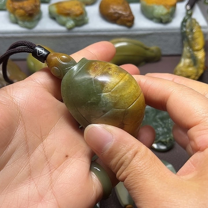 岫岩河磨玉（透闪石质玉）未镶嵌颈饰