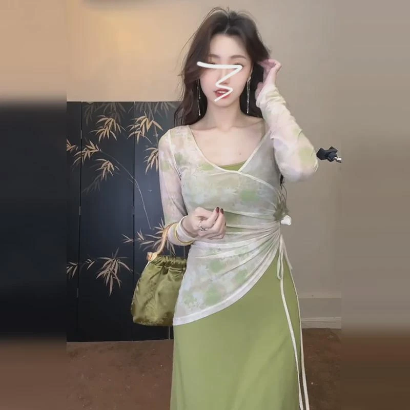 2024早春新款茶歇法式绿色吊带连衣裙子女新中式穿搭一整套装长裙