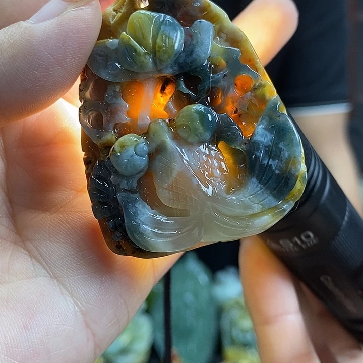 蛇纹石玉未镶嵌颈饰