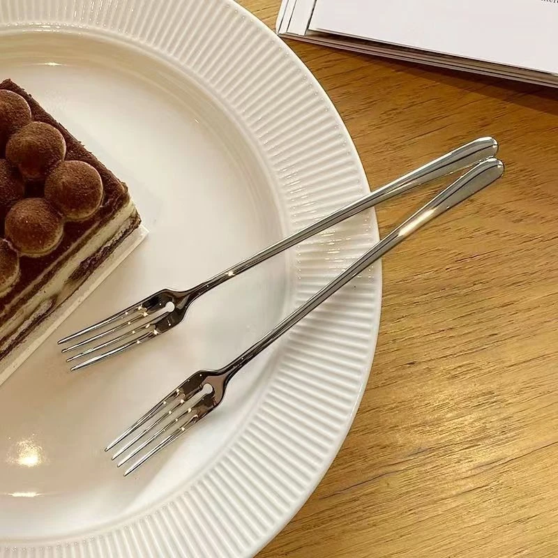 不锈钢叉子家用圆孔叉高颜值长柄水果叉客厅水果签沙拉小叉子批发