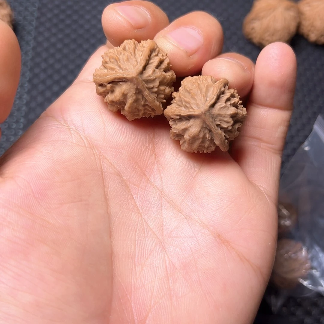 文玩核桃吊坠三棱