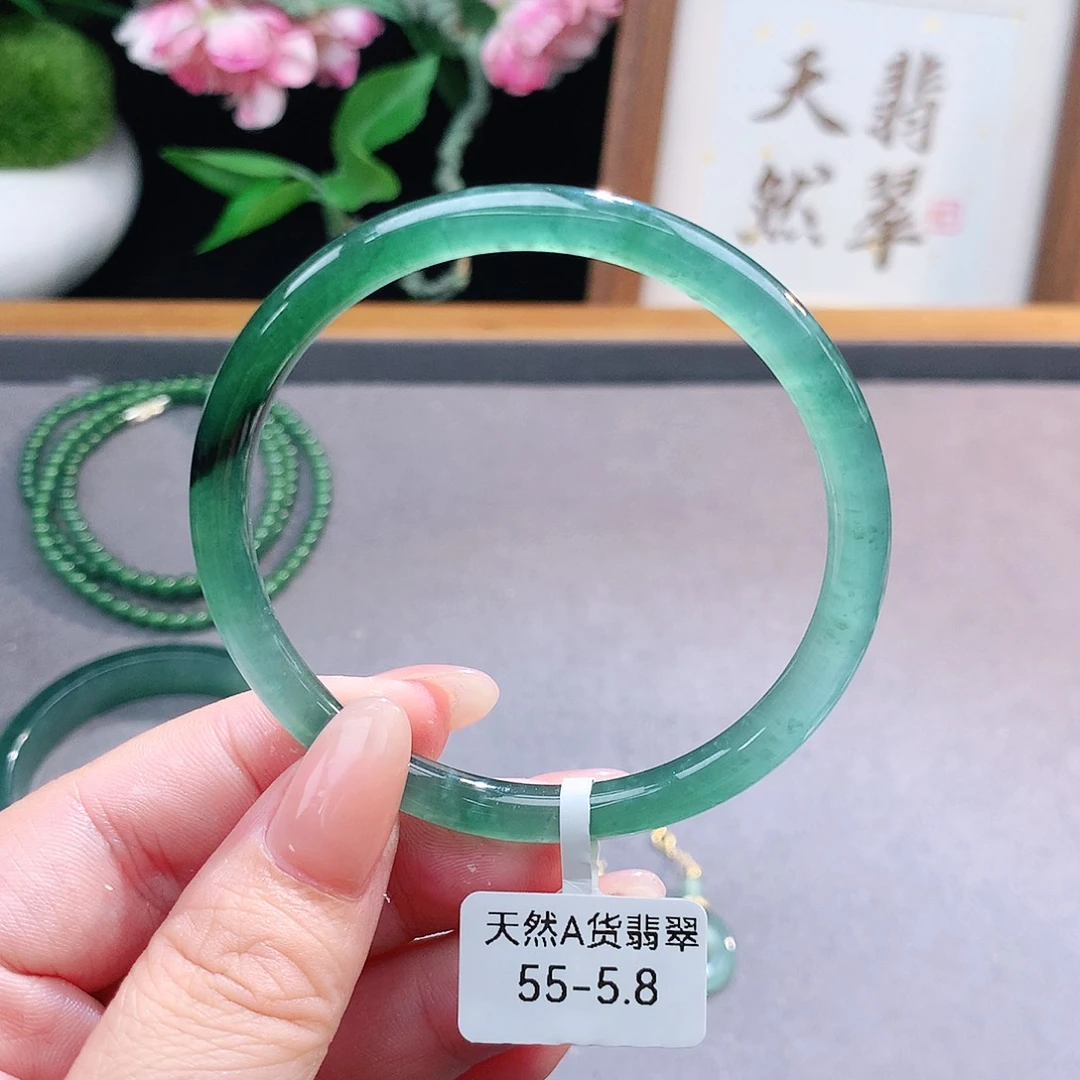 未镶嵌手镯（圆镯）翡翠