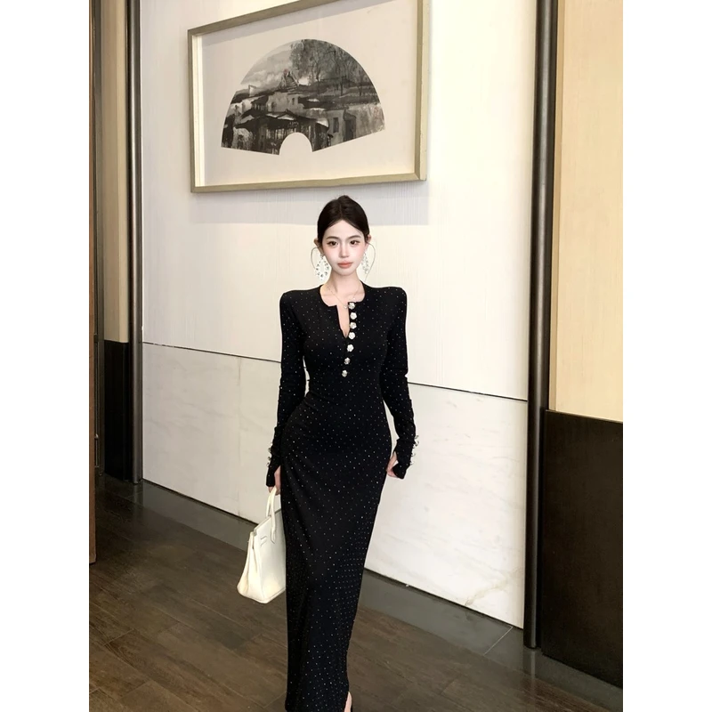 复古气质v领璀璨星空长袖连衣裙冬季新款黑丝时尚收腰显瘦包臀裙