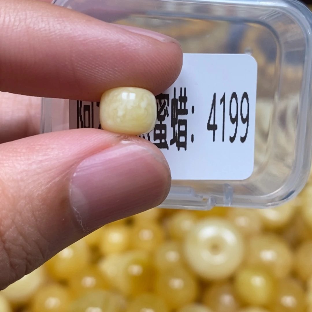 蜜蜡未镶嵌珠宝奇石4199