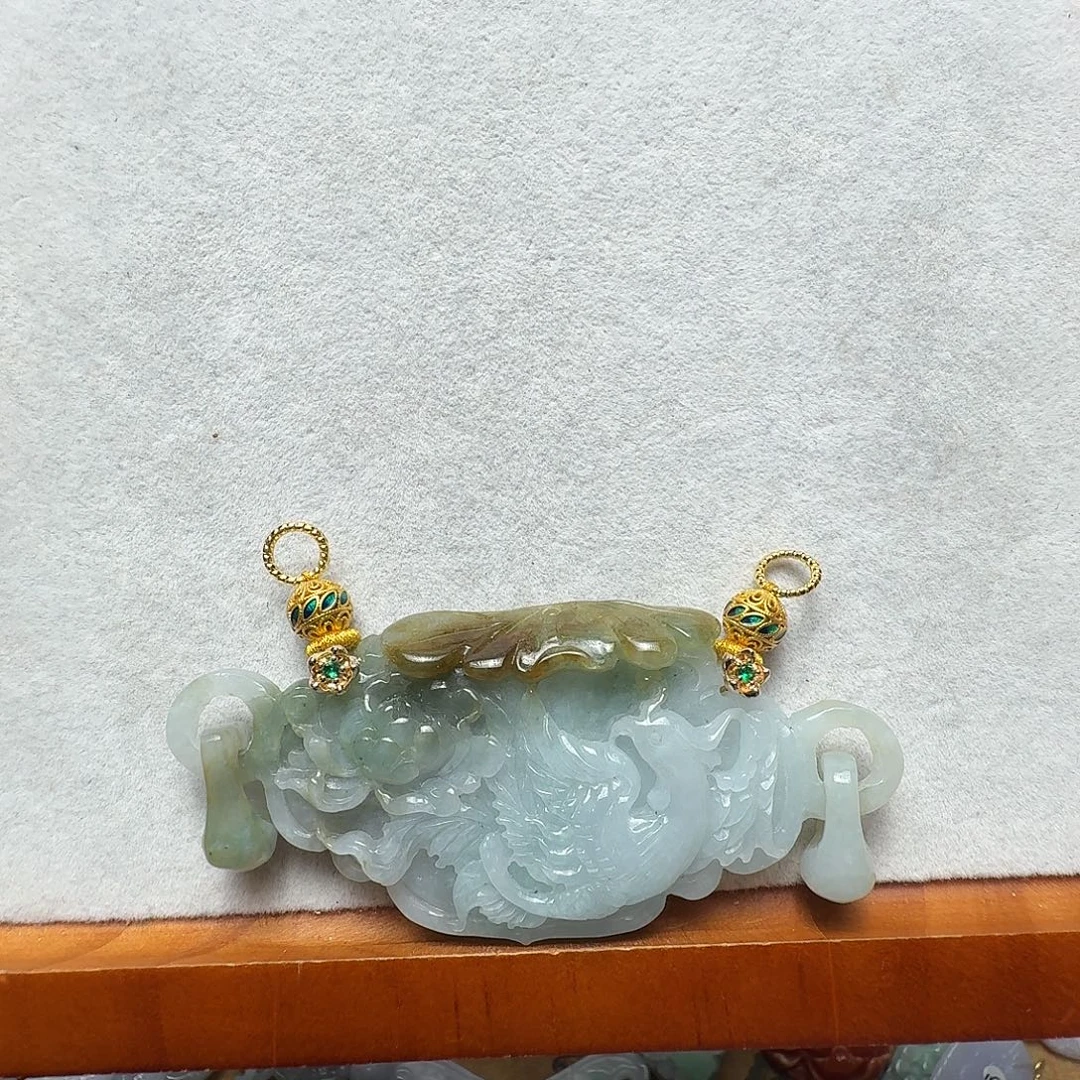 翡翠未镶嵌吊坠(赠链)