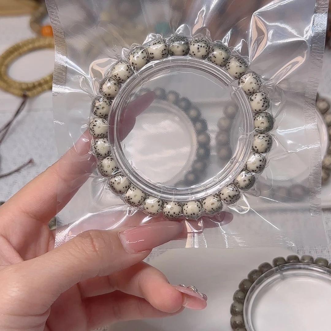 7**.原生态石玉糯冰9×8正月黄金瞳半通体同枝海南料