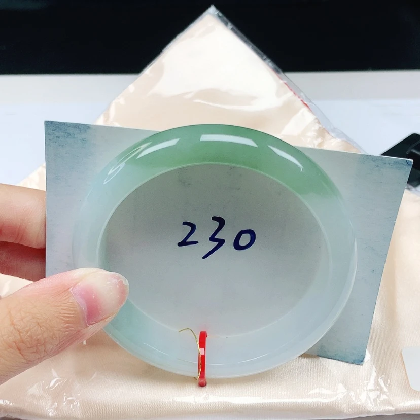 【闪购商品】翡翠手镯未镶嵌56.6圈