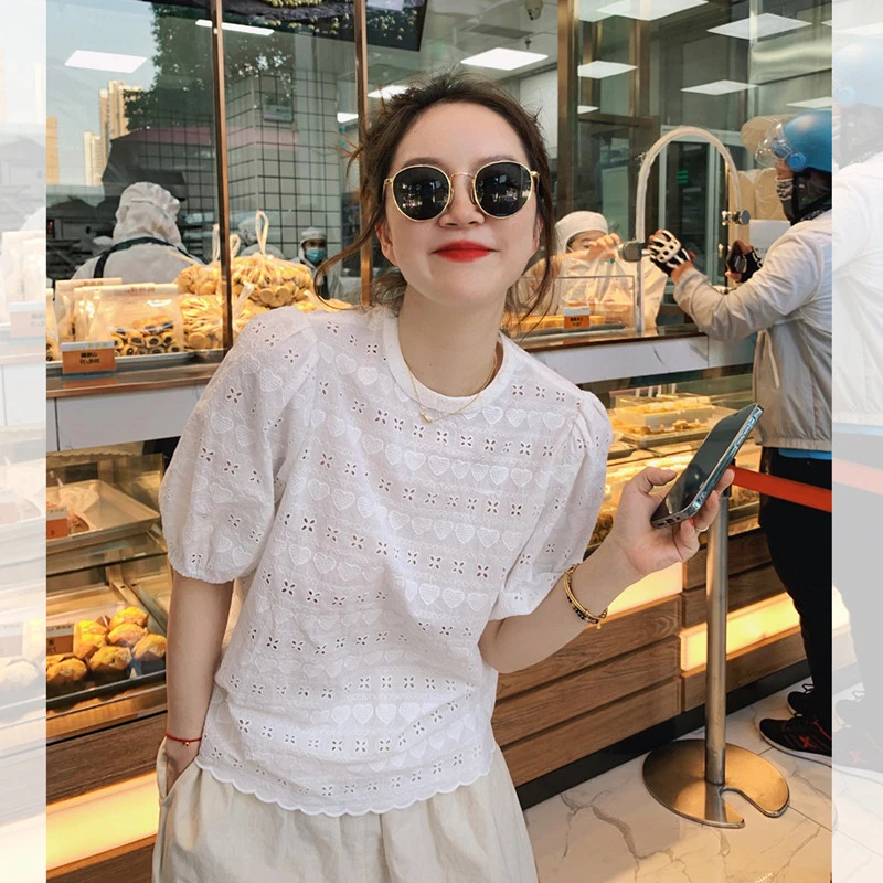高端货~轻透爱心刺绣镂空蕾丝衬衫女夏季新款泡泡袖别致独特上衣