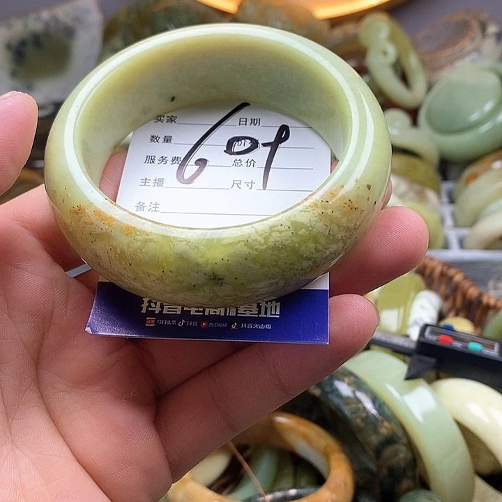 蛇纹石玉未镶嵌手镯爰**莓