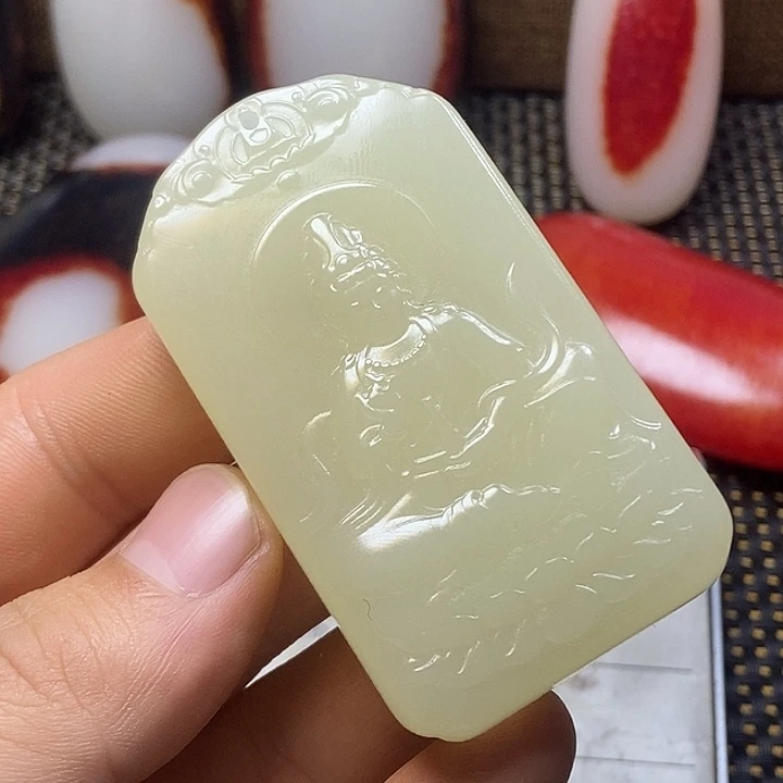 和田玉未镶嵌把件