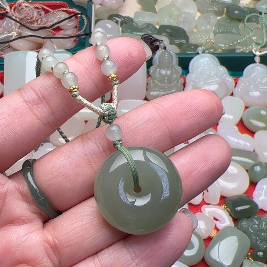 和田玉颈饰未镶嵌