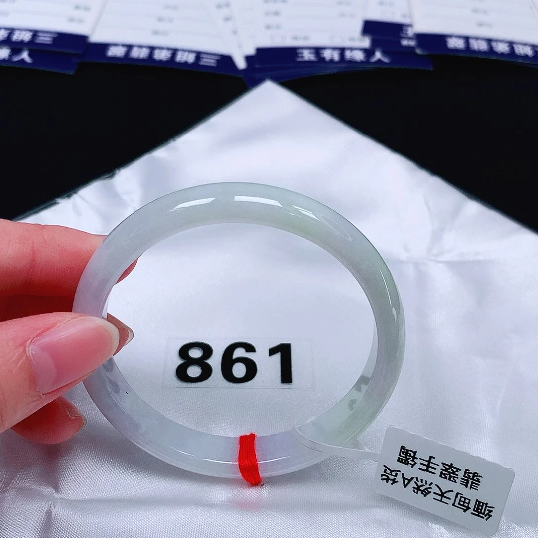 翡翠手镯未镶嵌翡翠手镯未镶嵌