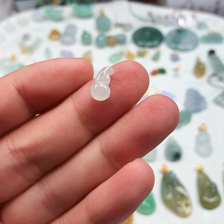 颈饰未镶嵌翡翠葫芦白色