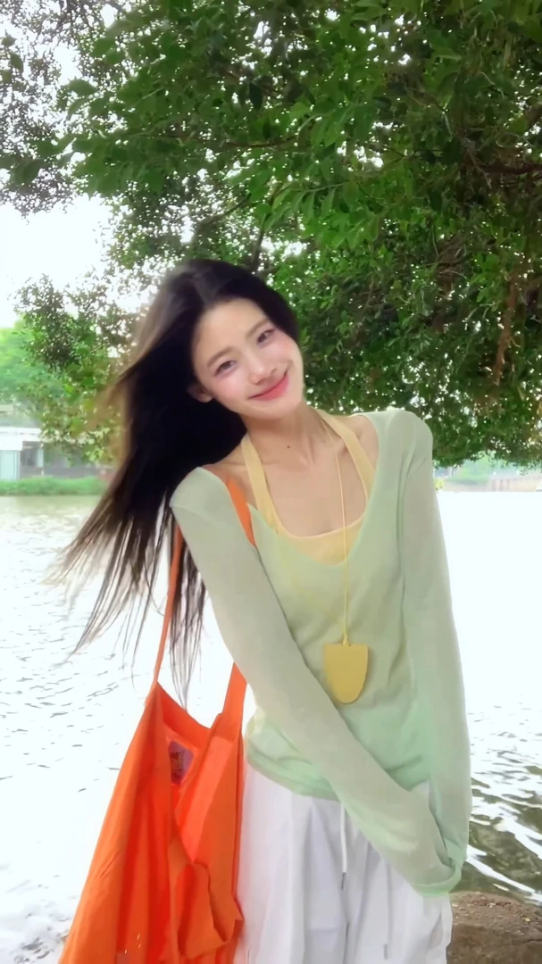 2025夏季新款挂脖吊带气质显瘦罩衫防晒洋气休闲百搭宽松长裤阔腿