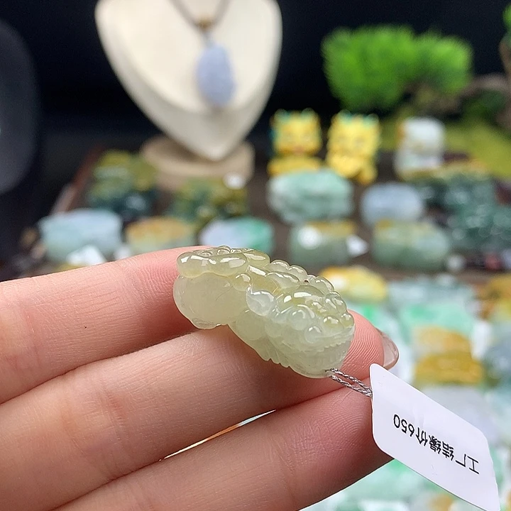 翡翠未镶嵌颈饰貔貅02